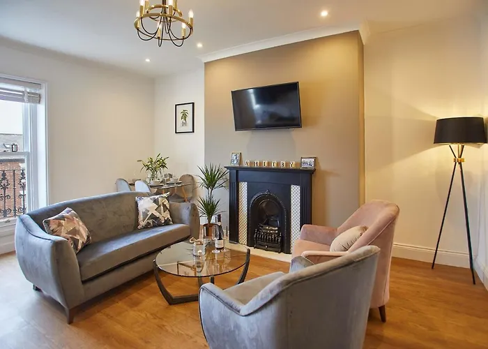 Host & - Little Acorn アパート