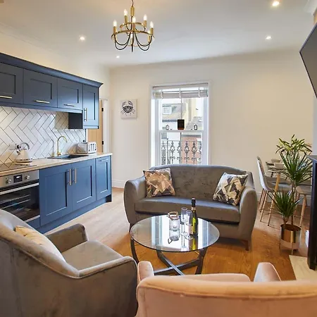 Host & - Little Acorn Appartement