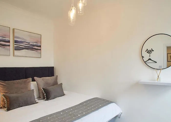 Host & - Little Acorn