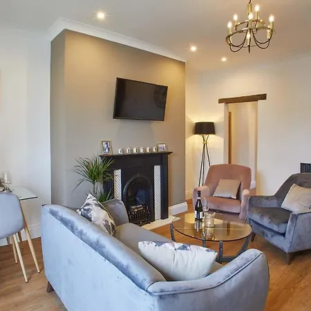 Host & - Little Acorn Apartment Whitby